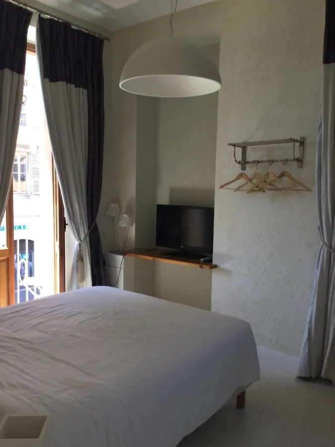 Room With A Vue Nice 2*,  France